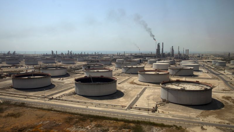 L'OPEC annuncia un forte taglio della produzione di petrolio nonostante le pressioni statunitensi