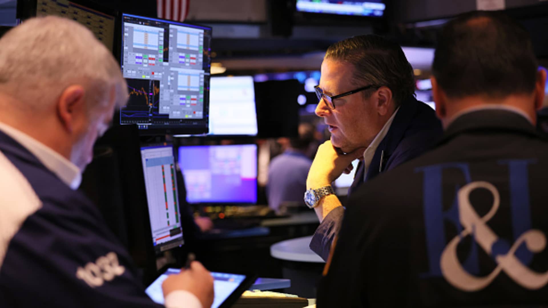 Le azioni salgono per il terzo giorno consecutivo, Dow sale di 200 punti