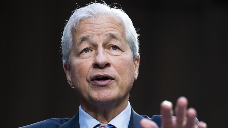 Le azioni scendono dopo che il CEO di JPMorgan Chase Jamie Dimon ha avvertito della recessione
