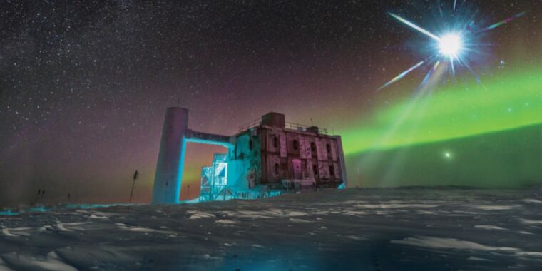 L'analisi dei neutrini IceCube collega la possibile fonte galattica di raggi cosmici