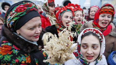 I cristiani ortodossi ucraini celebrano il Natale il 7 gennaio 2016.
