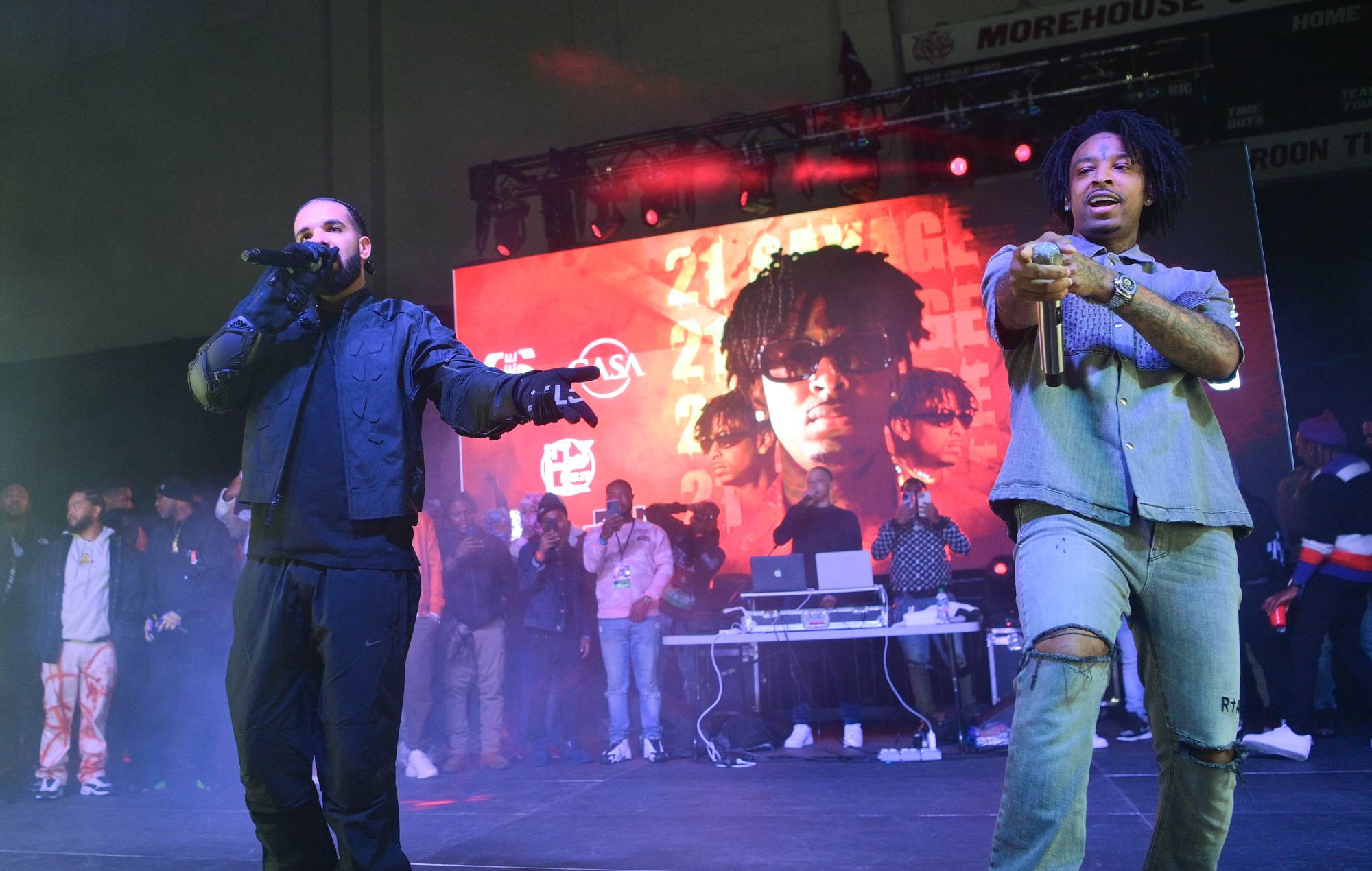 Drake e 21 Savage hanno ordinato di smettere di usare copertine di Vogue false