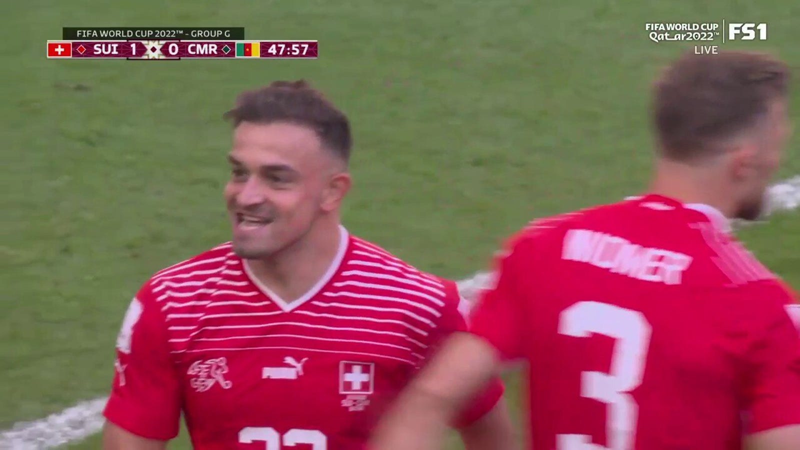 Brill Empolo segna il gol della Svizzera contro il Camerun al 48' 