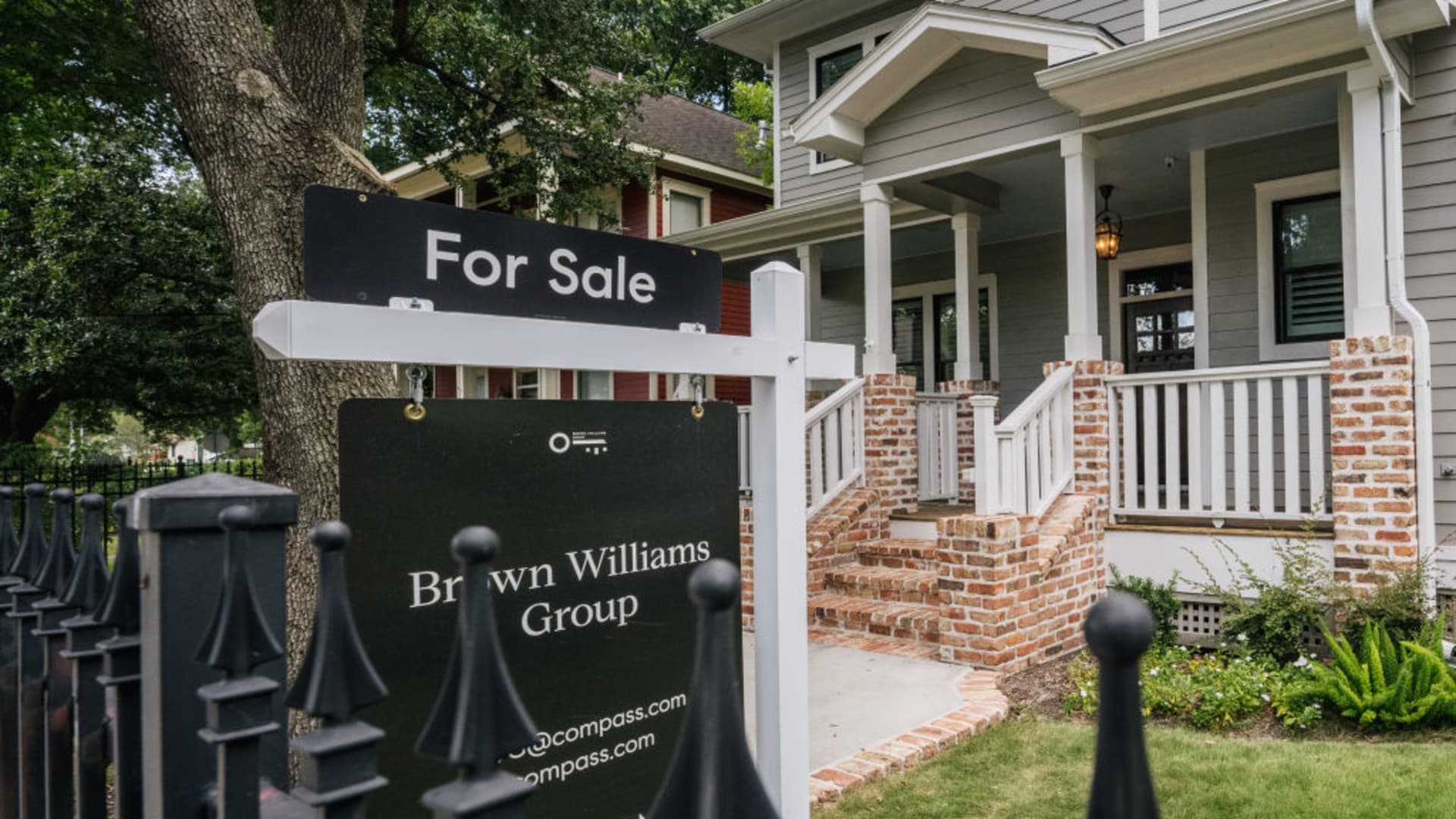 La domanda di mutui aumenta mentre i tassi di interesse scendono leggermente
