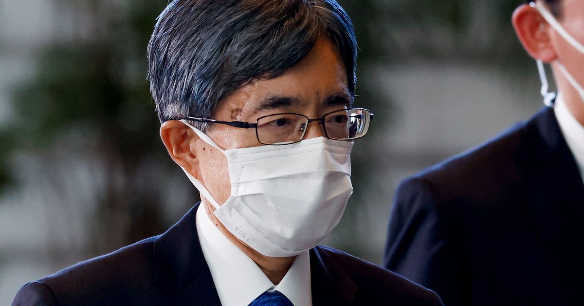 Le dimissioni del terzo ministro del governo giapponese in un mese in un colpo al primo ministro