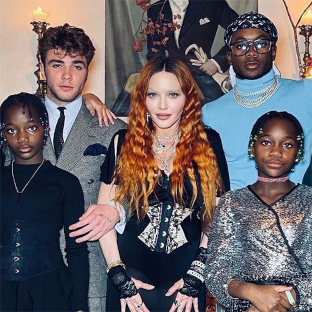Madonna condivide rare foto di famiglia con tutti e sei i bambini il giorno del Ringraziamento