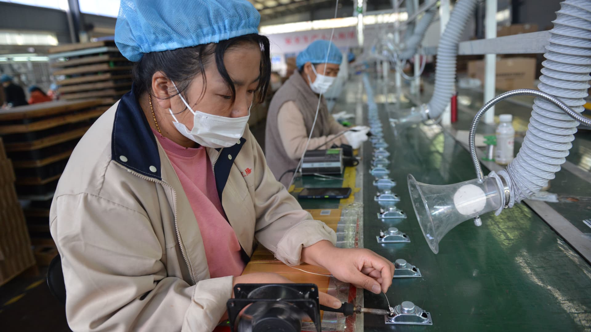 attività di fabbrica in Cina alla lettura più bassa da aprile;  I mercati asiatici sono notevolmente più alti