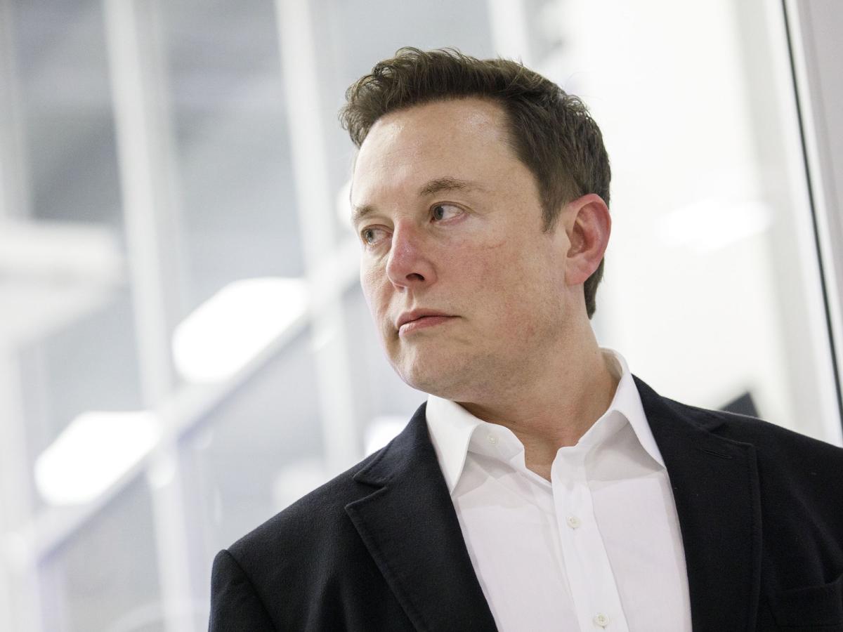 I problemi di Tesla si accumulano mentre Elon Musk è distratto su Twitter
