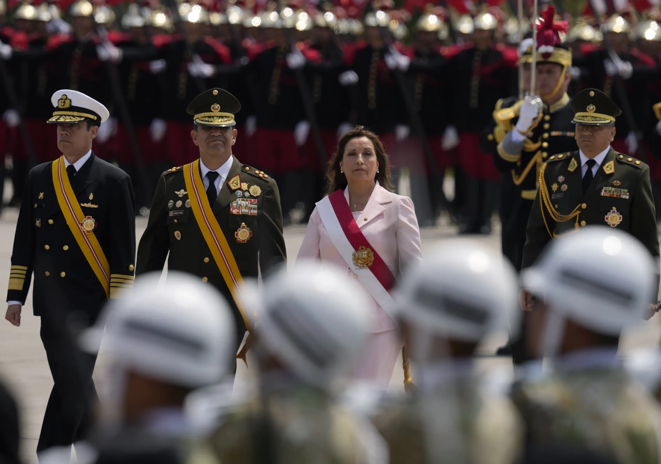 Il nuovo presidente del Perù si presenta con l'esercito per consolidare il suo potere