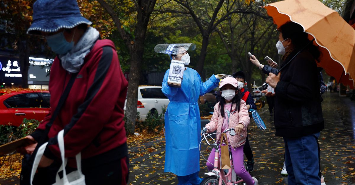 La Cina si prepara ad allentare le restrizioni sul coronavirus dopo una settimana di proteste storiche