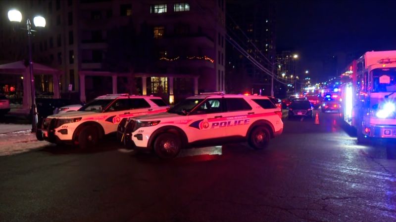 La polizia canadese afferma che 5 persone sono state uccise in una "orribile" sparatoria in un appartamento in Canada